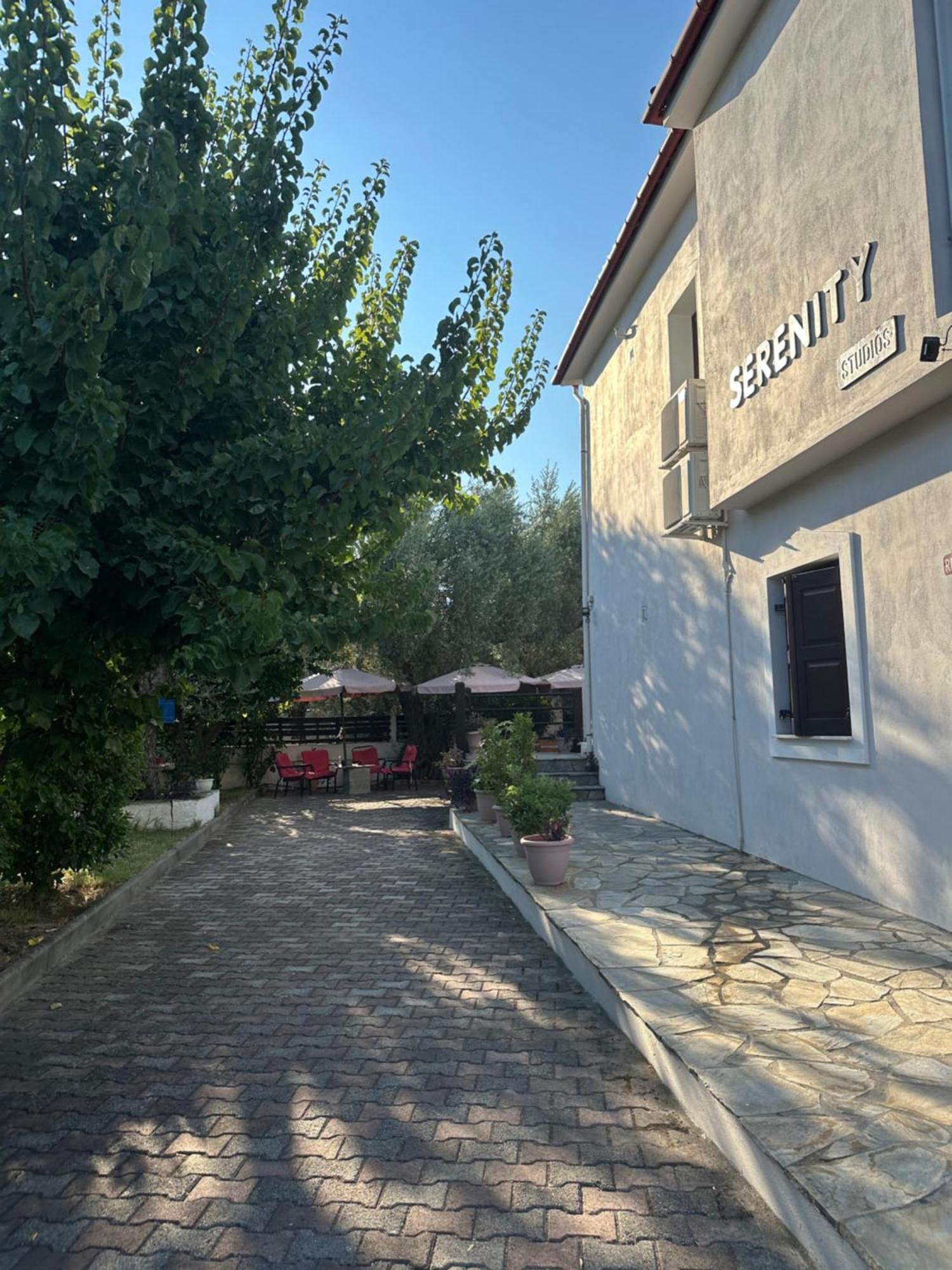 Serenity Studios 卡拉内拉 外观 照片